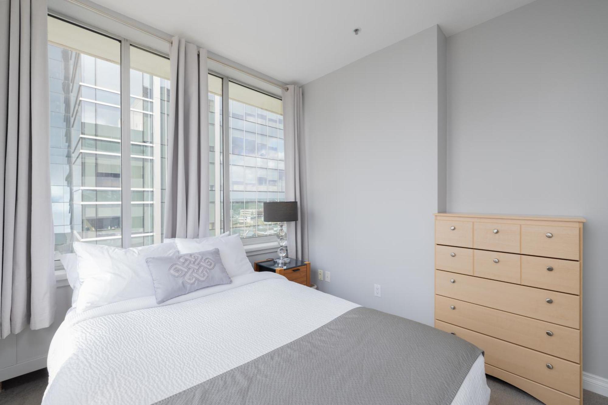 רגינה Obasa Suites @ The Hamilton מראה חיצוני תמונה